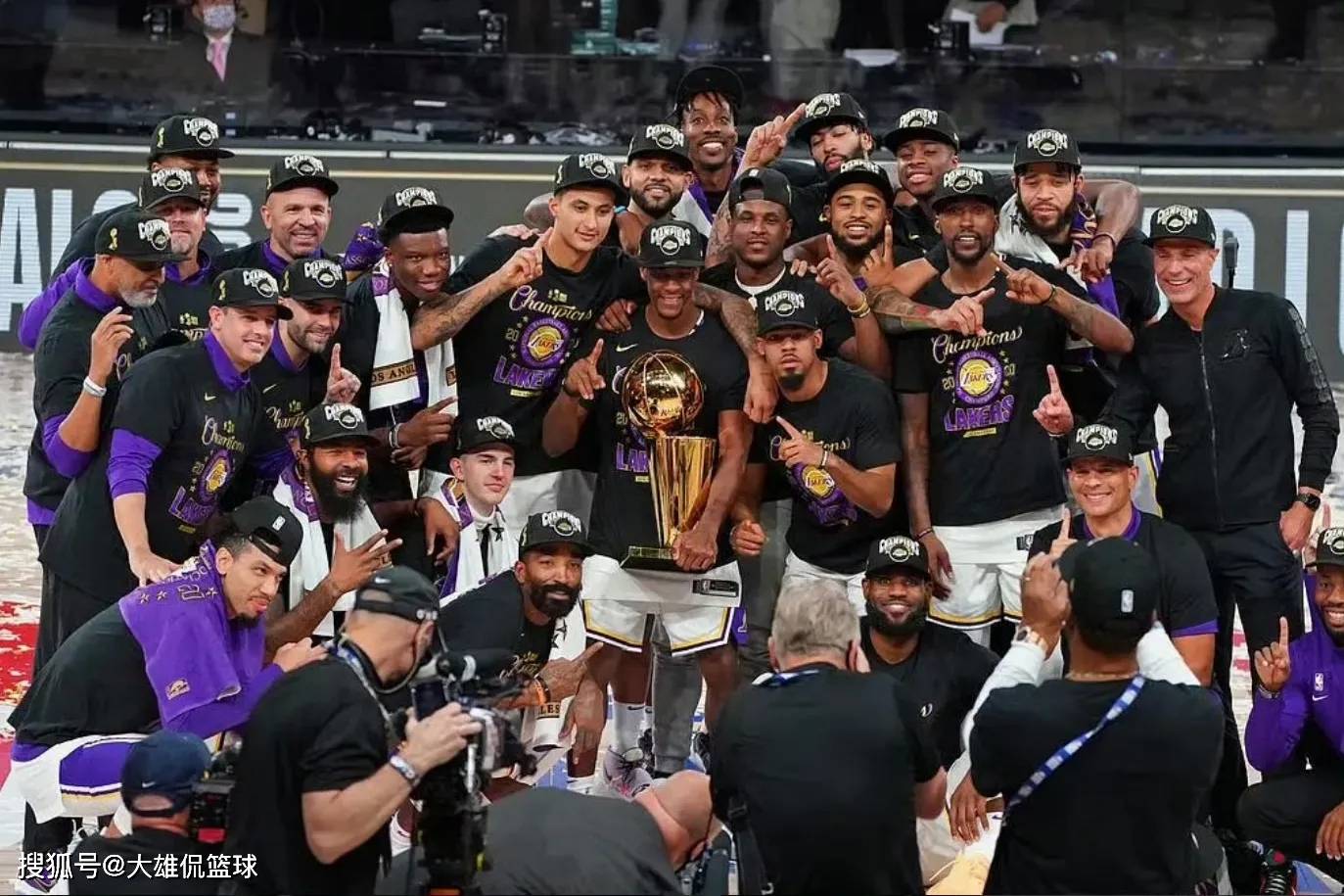 NBA湖人队夺得总冠军，詹姆斯领衔成就三连冠的简单介绍